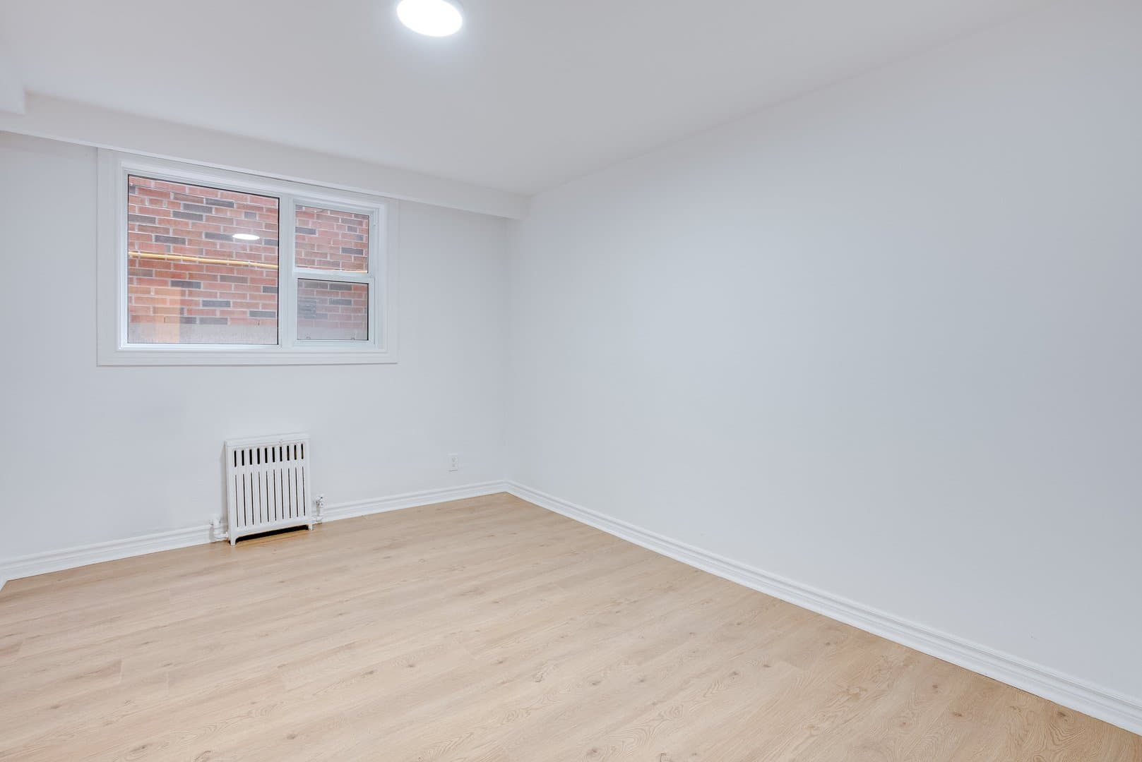 104 Gloucester Grove - Photo 2
