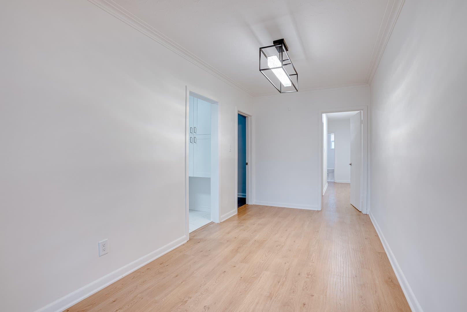 104 Gloucester Grove - Photo 2