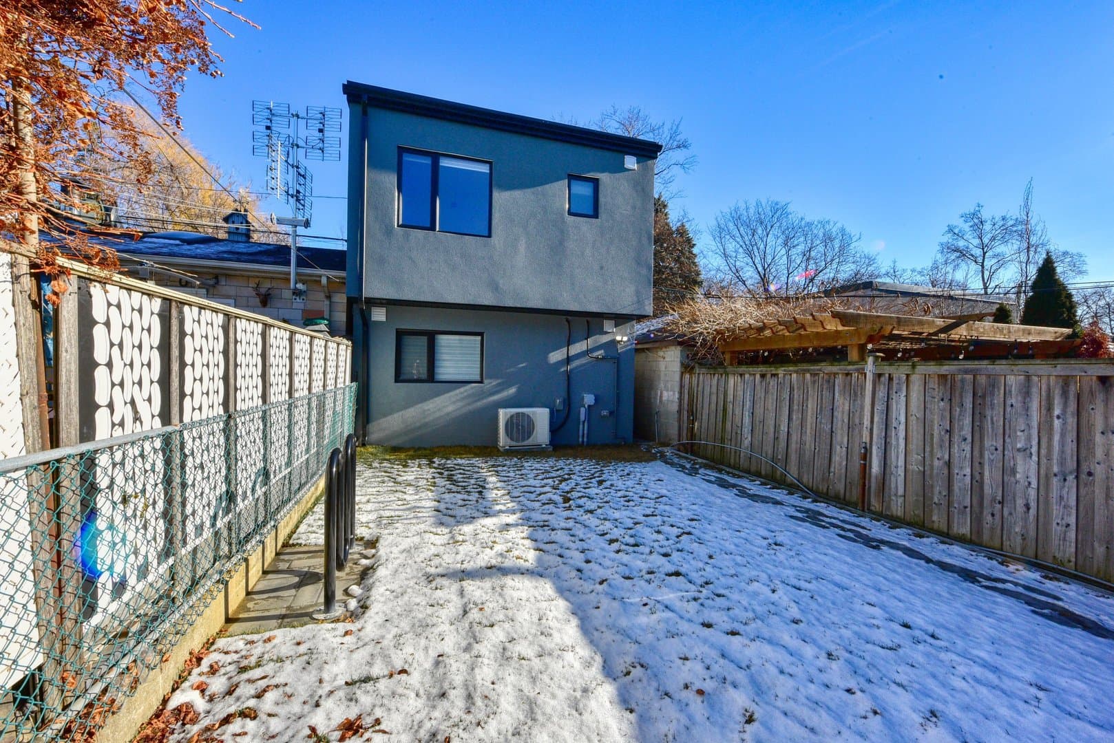 385 McRoberts Avenue