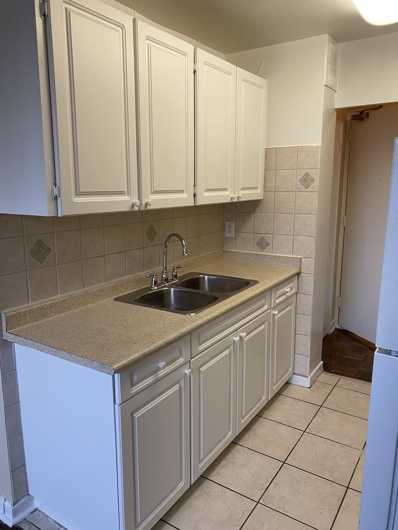 39 Raglan Avenue - Photo 1