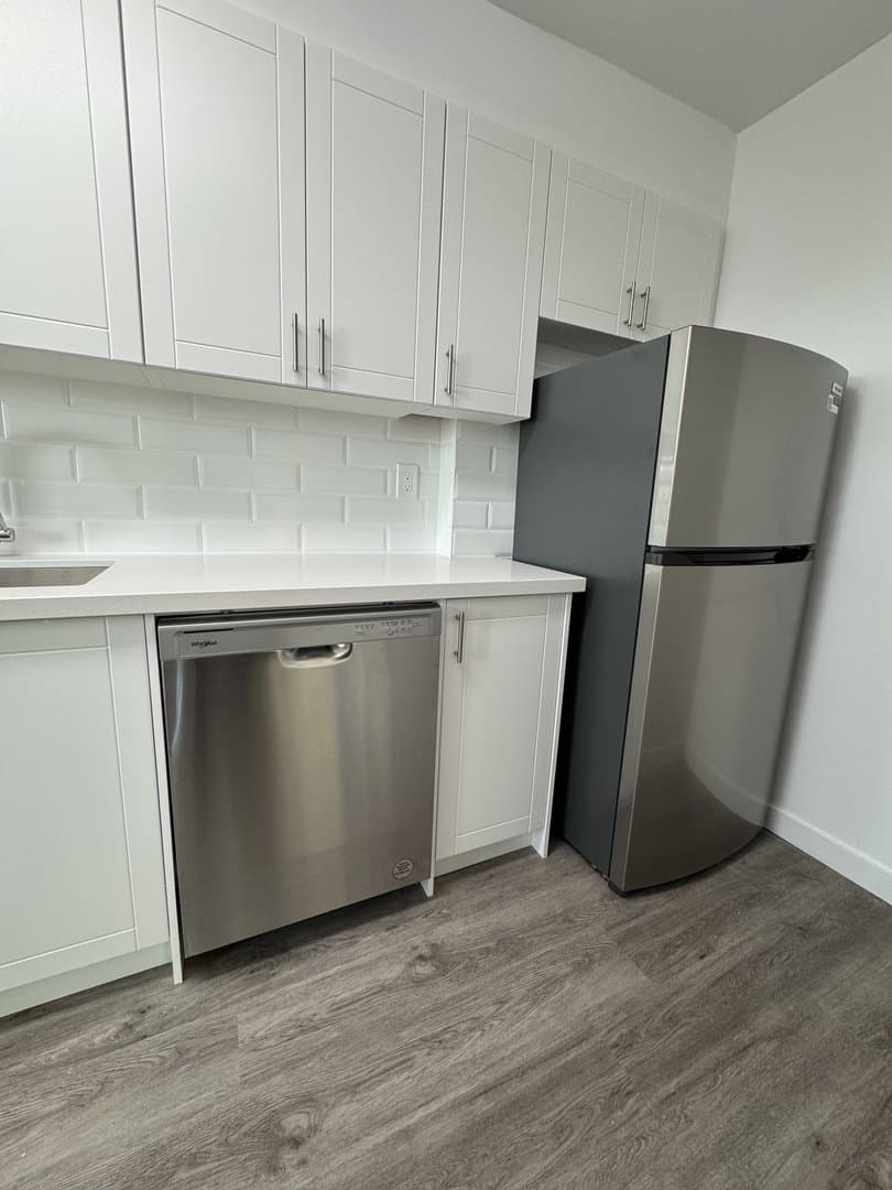 100 Raglan Avenue - Photo 3