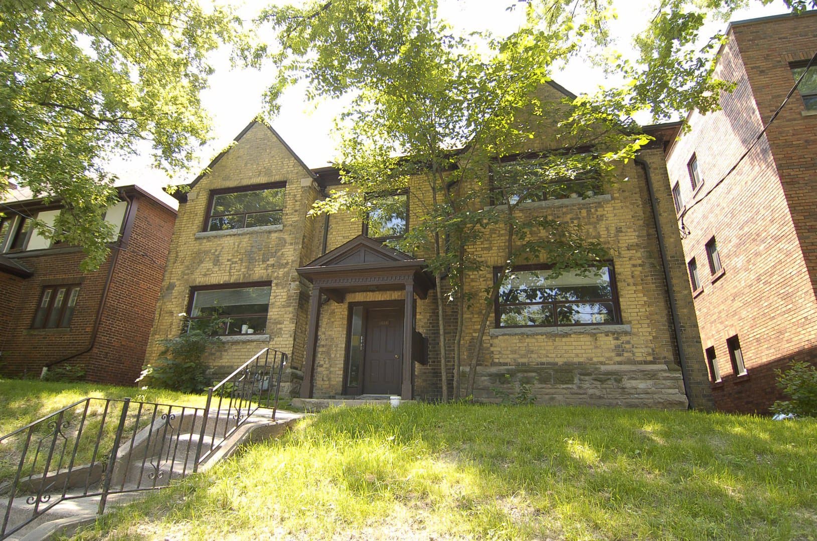 1644 Bathurst Street