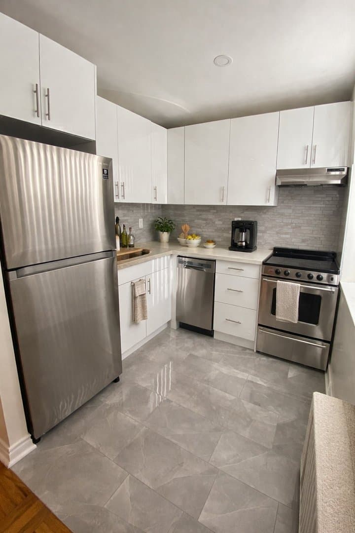 180 Vaughan Road - Photo 2