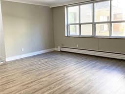 107 - 276 St Clair Ave W