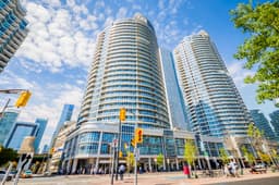 218 QUEENS QUAY W