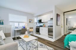 308 - 214 Wellesley Street E