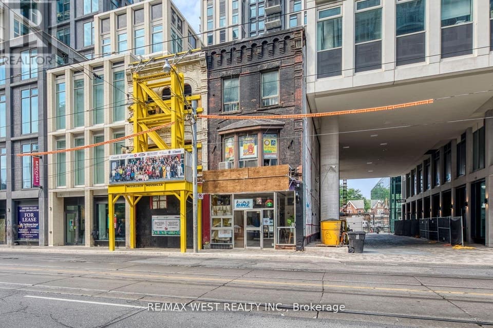 BATHURST STREET, Toronto (Palmerston-Little Italy), ON, M5S2R6