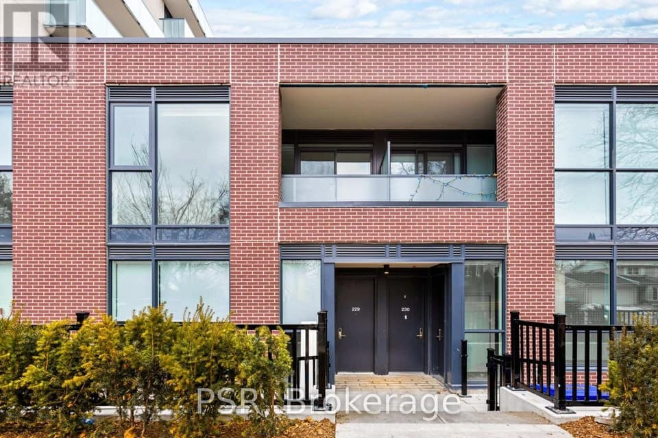 - 49 BROADFIELD DRIVE W, Toronto (Markland Wood), ON, M9C0E3