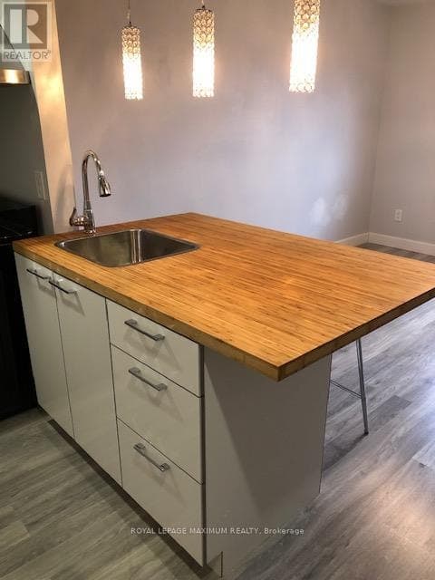 - 1839 DAVENPORT ROAD, Toronto (Weston-Pellam Park), ON, M6N1B8