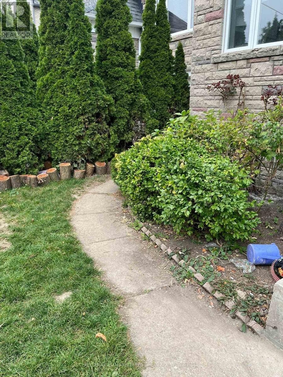 - 98 FRONTENAC AVENUE, Toronto (Bedford Park-Nortown), ON, M5N1Z9