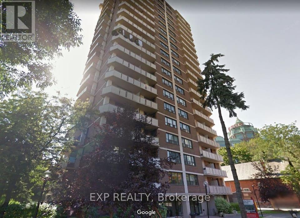 - 10 HUNTLEY STREET, Toronto (North St. James Town), ON, M4Y2K7