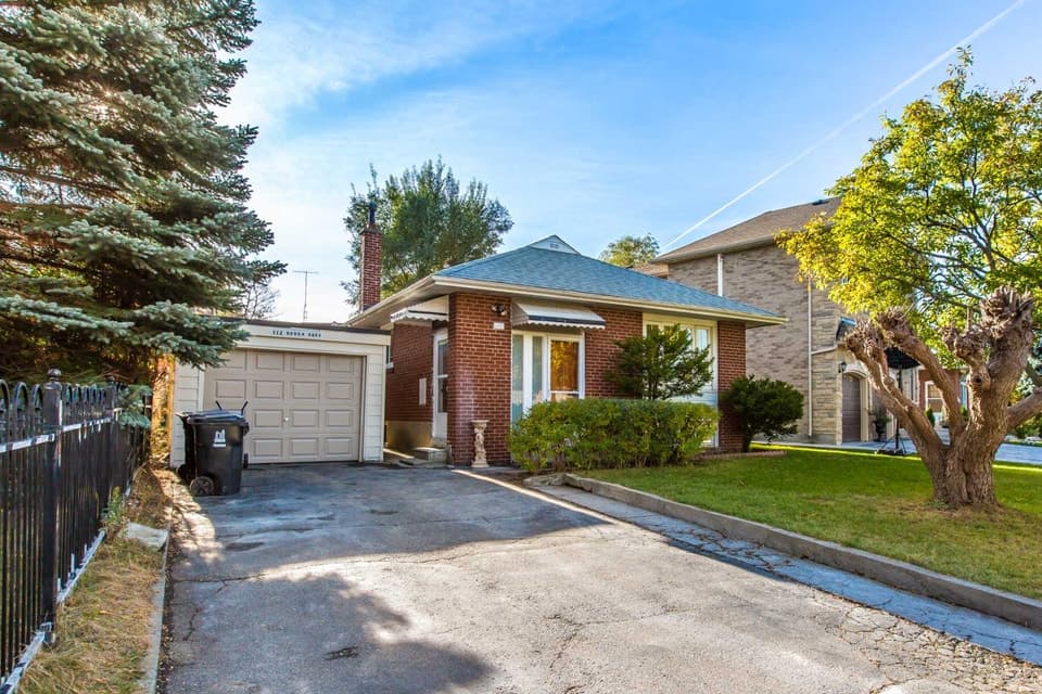 112 Budea Crescent, Scarborough, ON