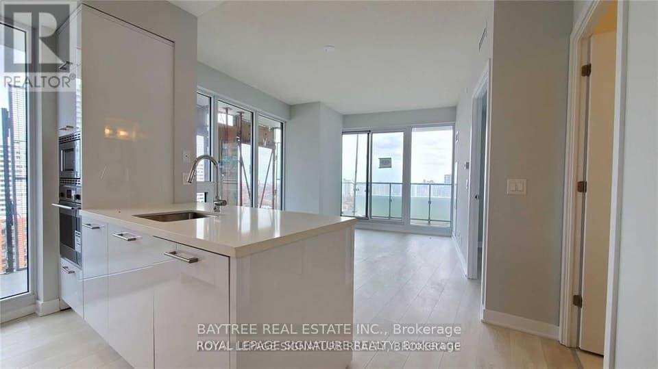 - 2221 YONGE STREET, Toronto (Mount Pleasant West), ON, M4S2B5