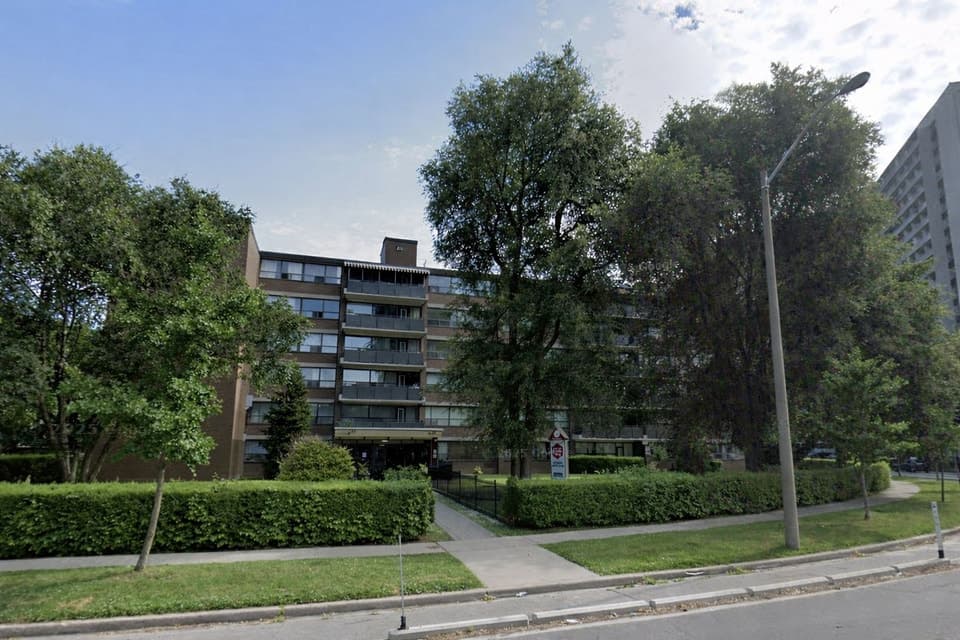 Thorncliffe Park Drive, East York, Toronto, ON M4H 1K1