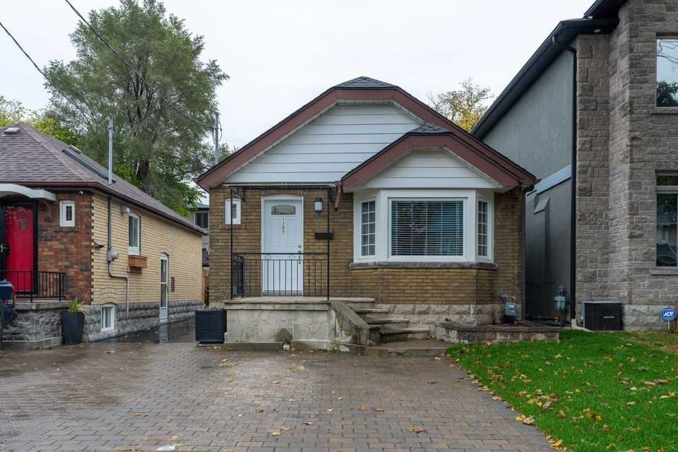 East York, ON M4K 3W9