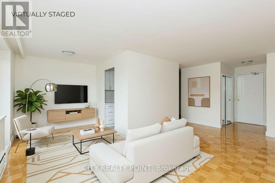 - 2 GRANDSTAND PLACE, Toronto (Thorncliffe Park), ON, M4H1E2