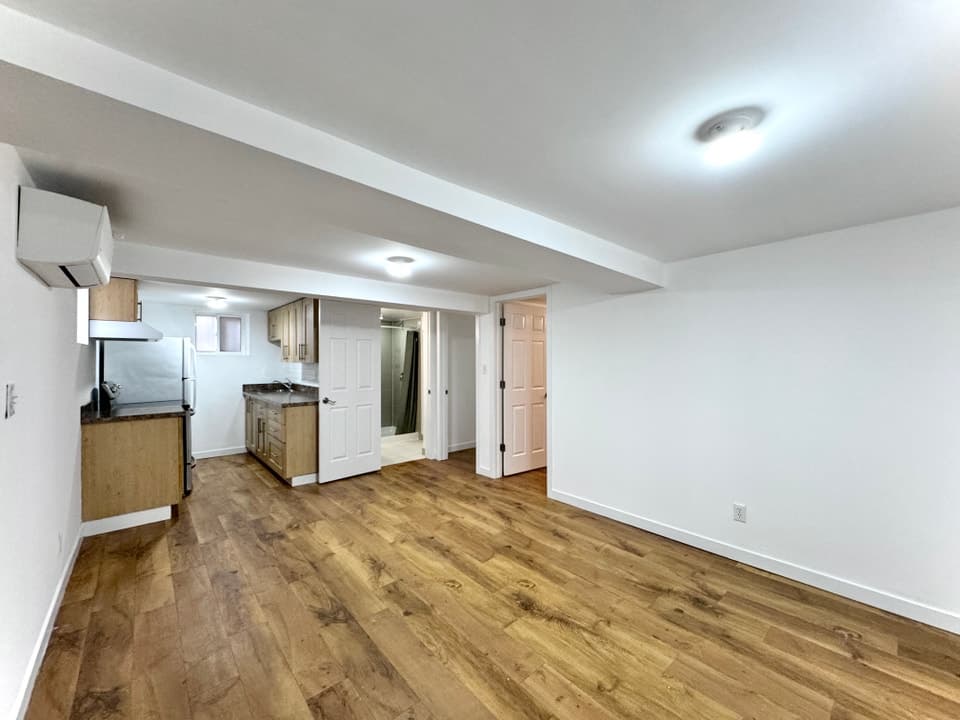 135 Chisholm Avenue, Toronto, ON, M4C 4V9
