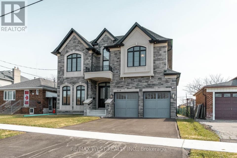 JAY STREET, Toronto (Maple Leaf), ON, M6L2M3