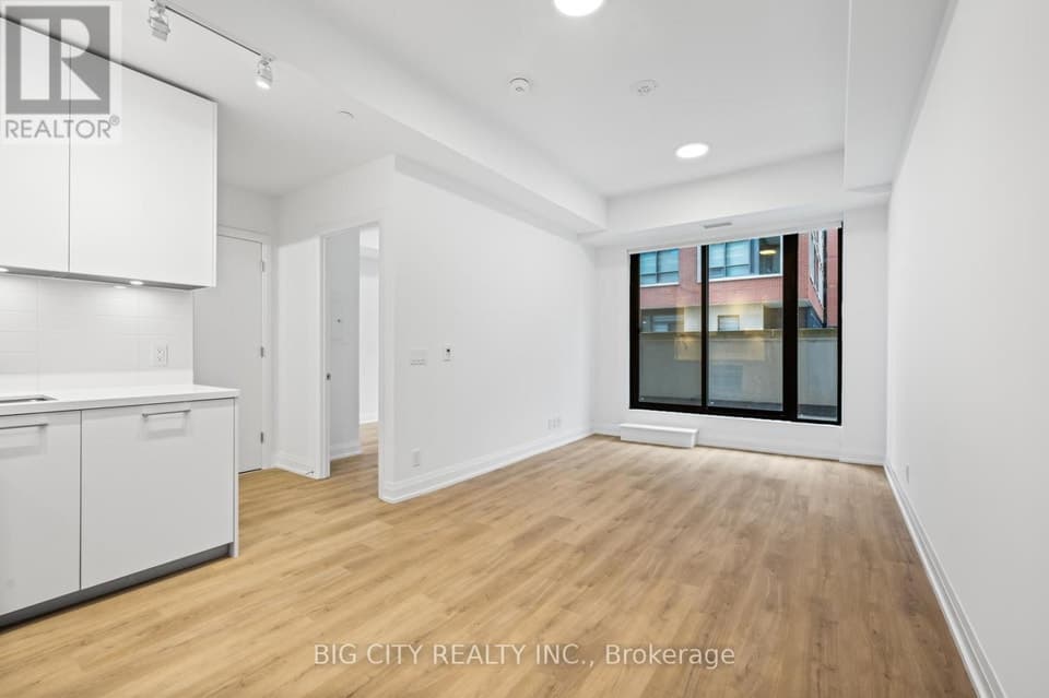 - 36 BRENTCLIFFE ROAD, Toronto (Thorncliffe Park), ON, M4G0E1