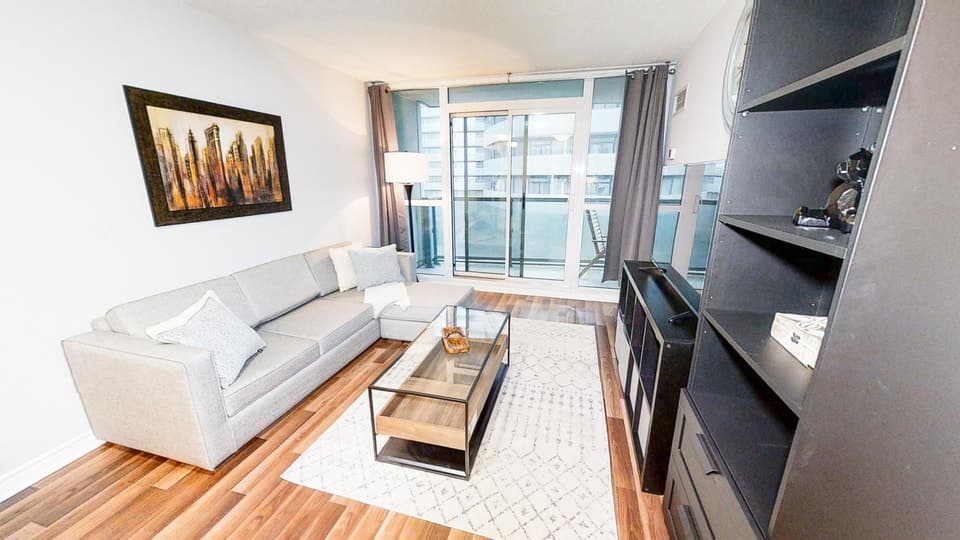 Grand Trunk Crescent 30, Toronto, ON, M5J 3A4