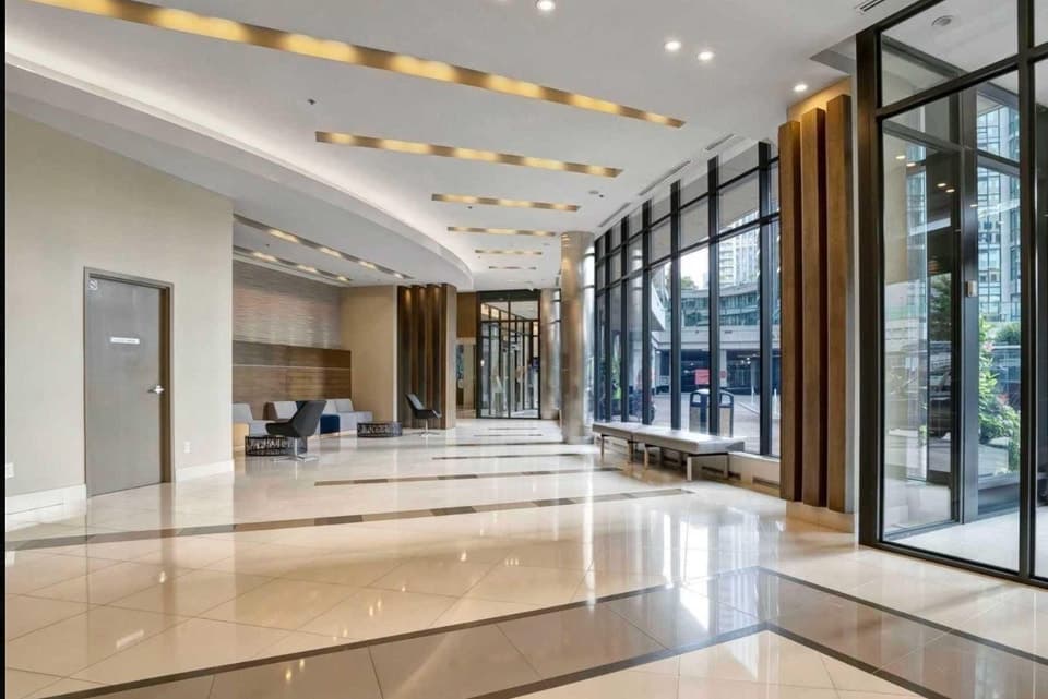 18 Harbour Square, Toronto, ON