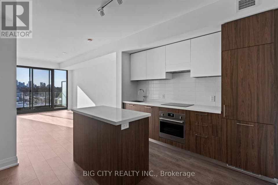- 33 FREDERICK TODD WAY, Toronto (Thorncliffe Park), ON, M4G0C9