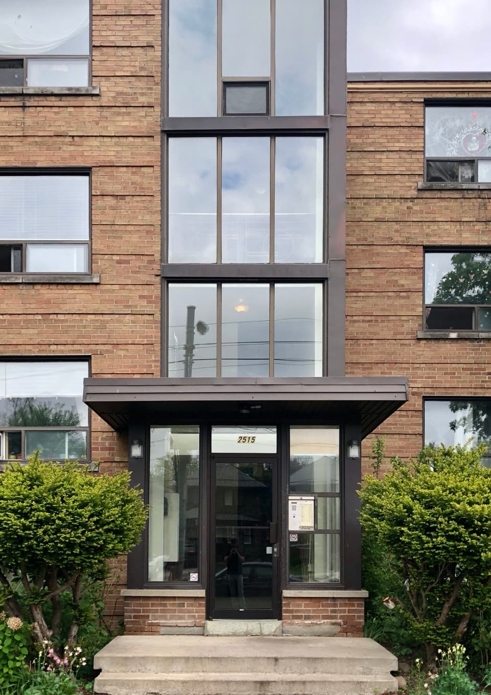 2515 Lake Shore Blvd W, Etobicoke, ON M8V 1E2