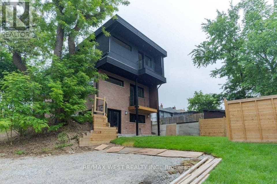 LONBOROUGH AVENUE, Toronto (Beechborough-Greenbrook), ON, M6M1X2