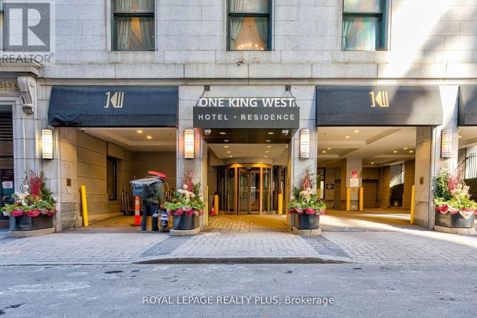 - 1 KING STREET W, Toronto (Bay Street Corridor), ON, M5H1A1