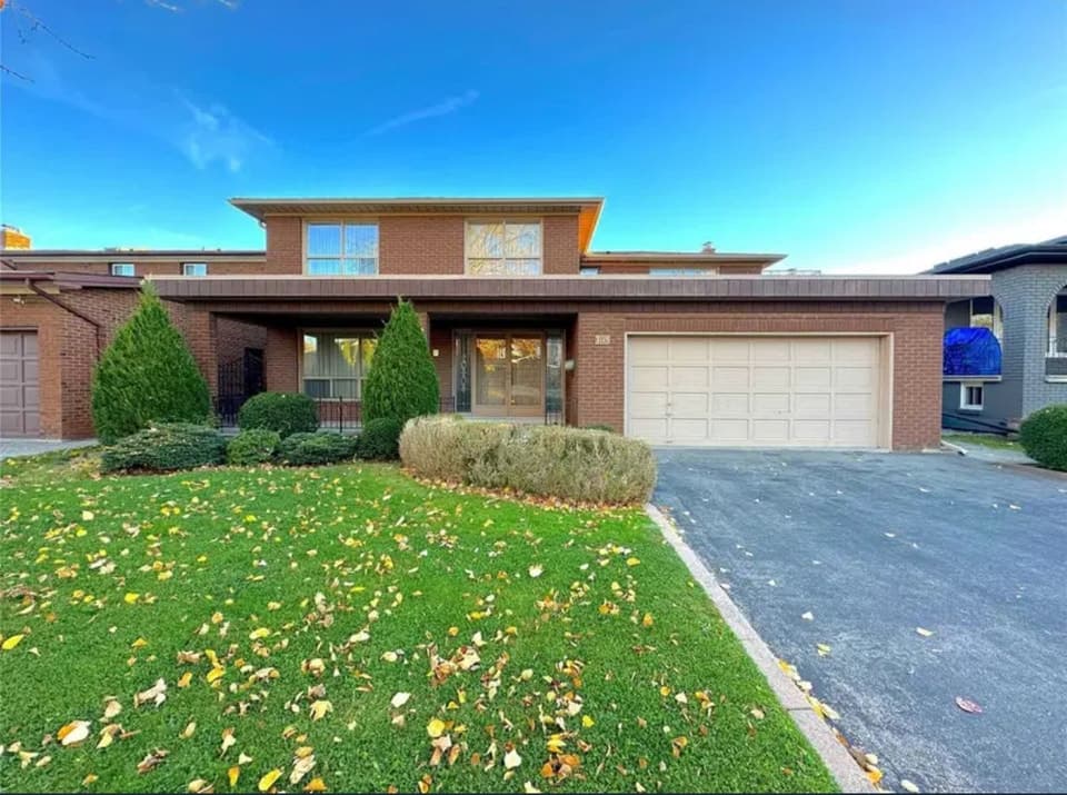 Poplar Heights Dr, Etobicoke, ON M9A 4Z3