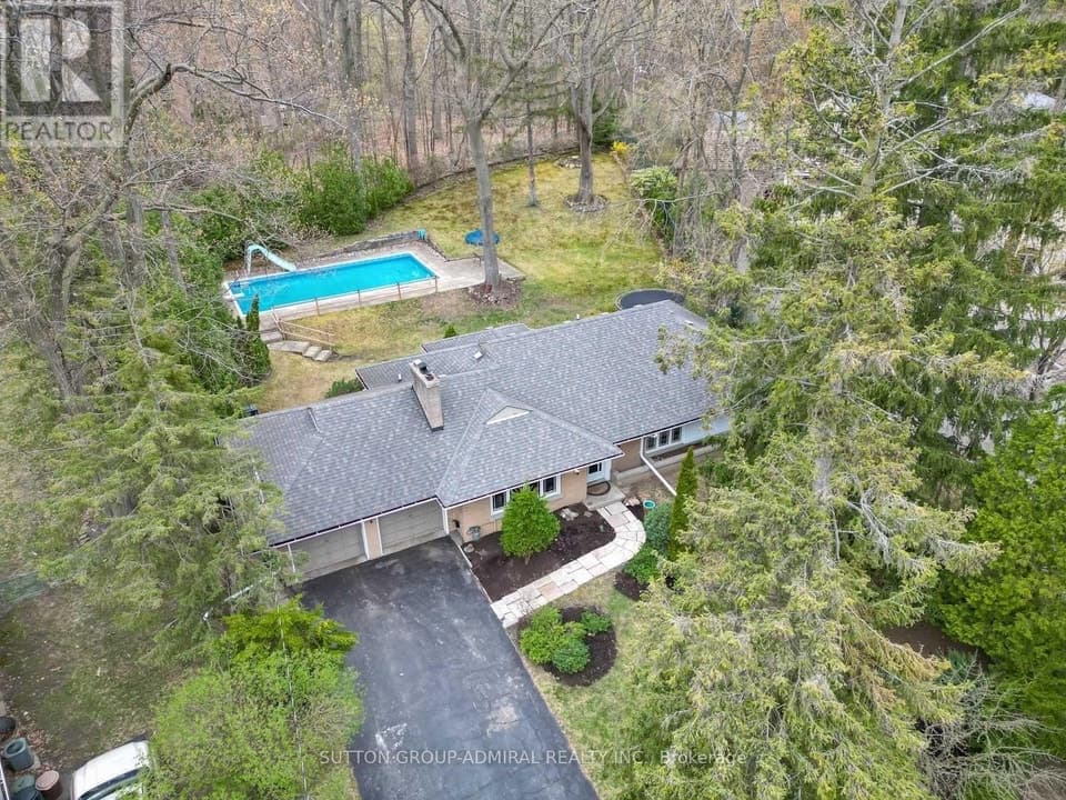 VALECREST DRIVE, Toronto (Edenbridge-Humber Valley), ON, M9A4P5