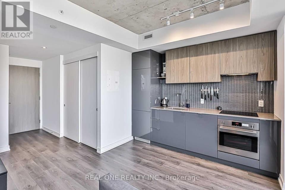 - 161 ROEHAMPTON AVENUE, Toronto (Mount Pleasant West), ON, M4P0C8