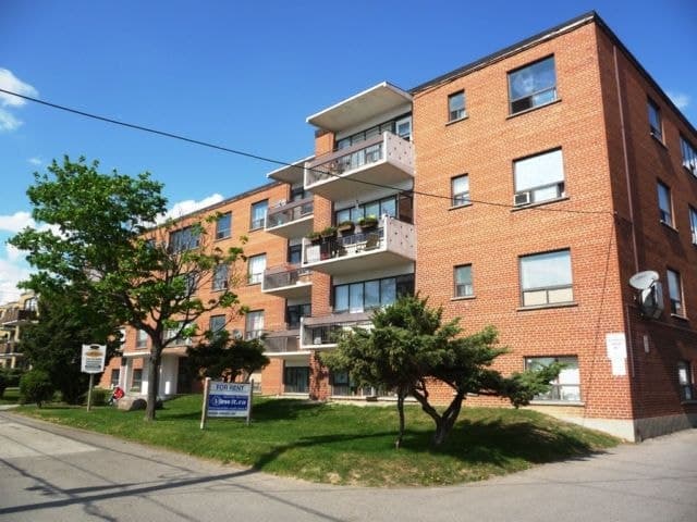 2597 KEELE STREET, TORONTO, ON, M6L 2P2