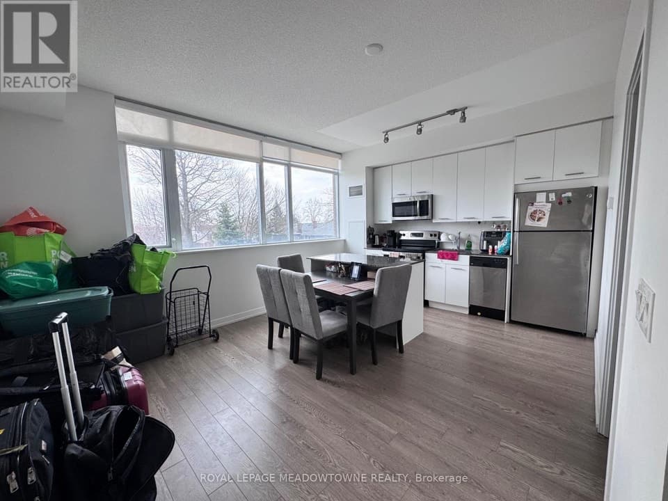 - 2055 DANFORTH AVENUE, Toronto (Woodbine Corridor), ON, M4C1J8