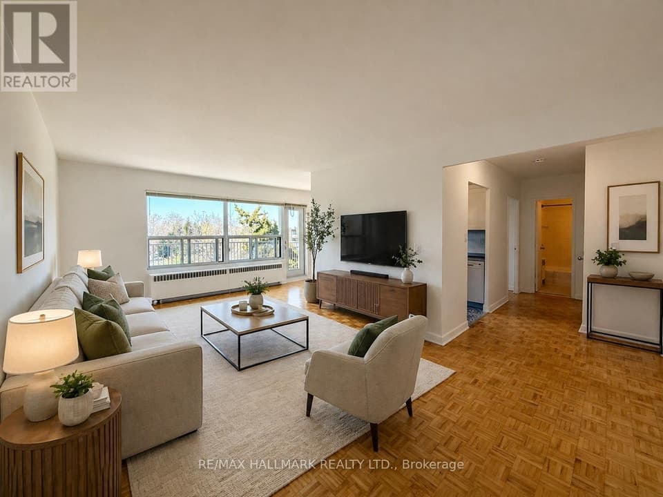 - 28 UPPER CANADA DRIVE, Toronto (St. Andrew-Windfields), ON, M2P1R9