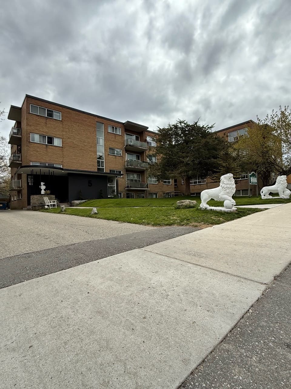 2507 Lake Shore Blvd W, Etobicoke, ON M8V 1E2