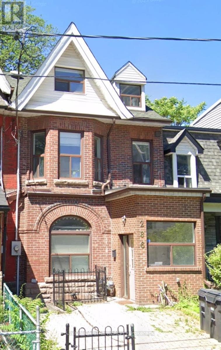 ROBERT STREET, Toronto (University), ON, M5S2K8