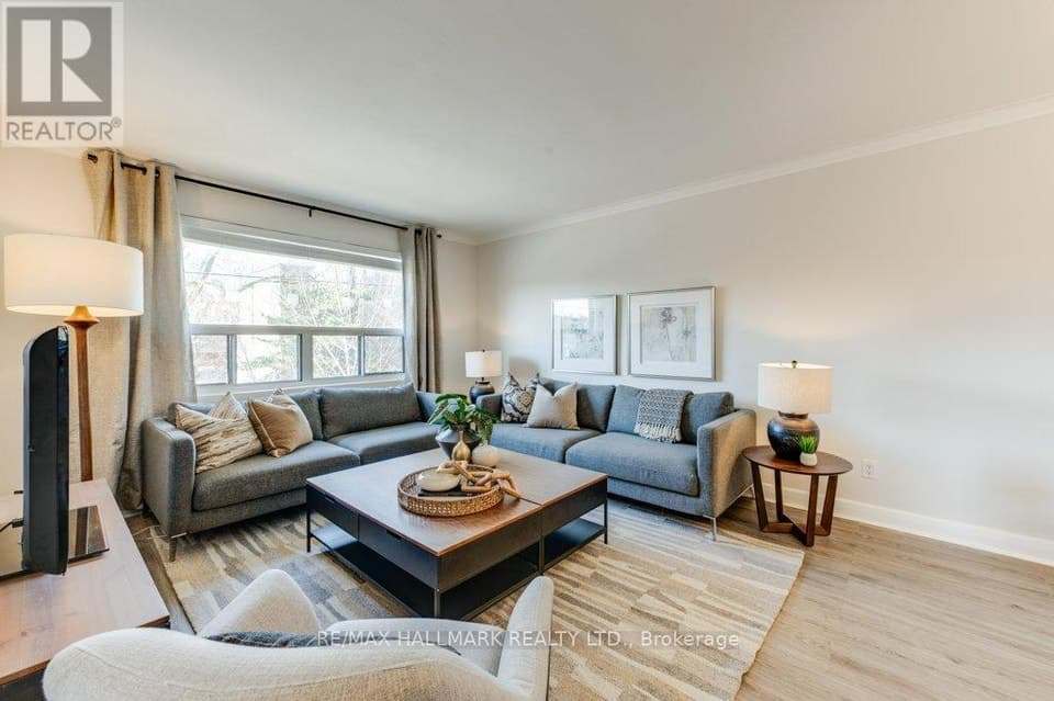 UPPER - 225 WOODVILLE AVENUE, Toronto (East York), ON, M4J2R4