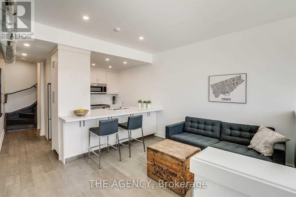 GILMOUR AVENUE, Toronto (Junction Area), ON, M6S3B6