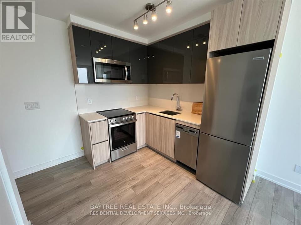 - 3100 KEELE STREET, Toronto (Downsview-Roding-CFB), ON, M3M0E1