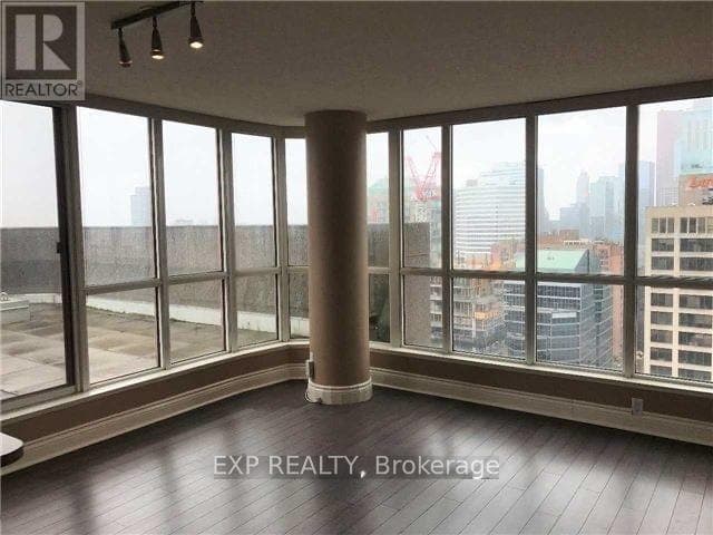 - 736 BAY STREET, Toronto (Bay Street Corridor), ON, M5G2M4