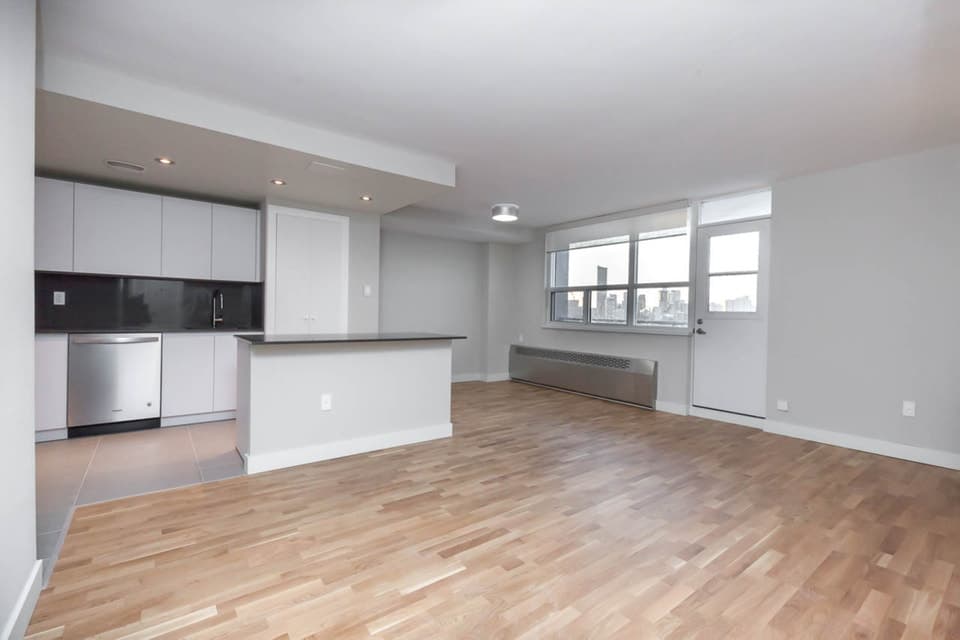 230 Oak Street, Toronto, ON, M5A 2E2