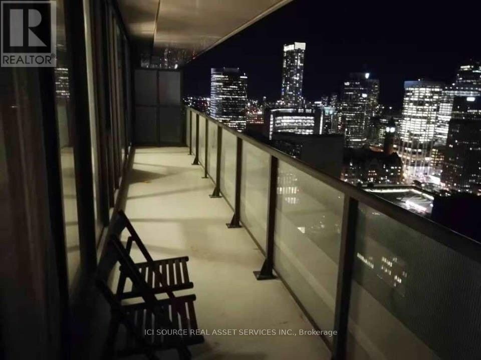 - 426 UNIVERSITY AVENUE, Toronto (Kensington-Chinatown), ON, M5G1S9