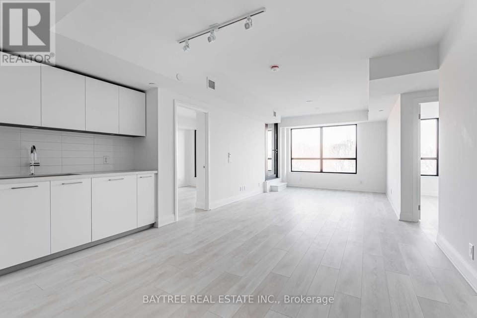 - 33 FREDERICK TODD WAY, Toronto (Thorncliffe Park), ON, M4G0C9