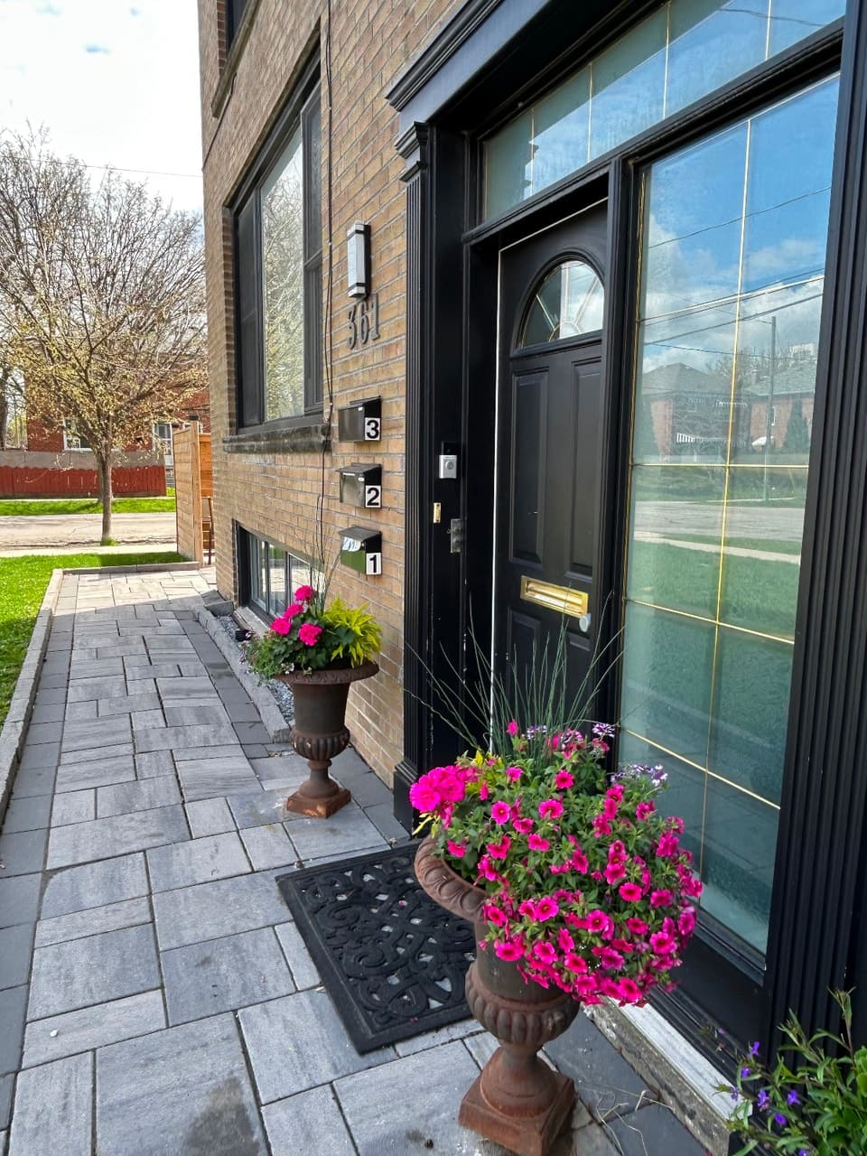 4247 Dundas St W, Etobicoke, ON M8X 1Y3