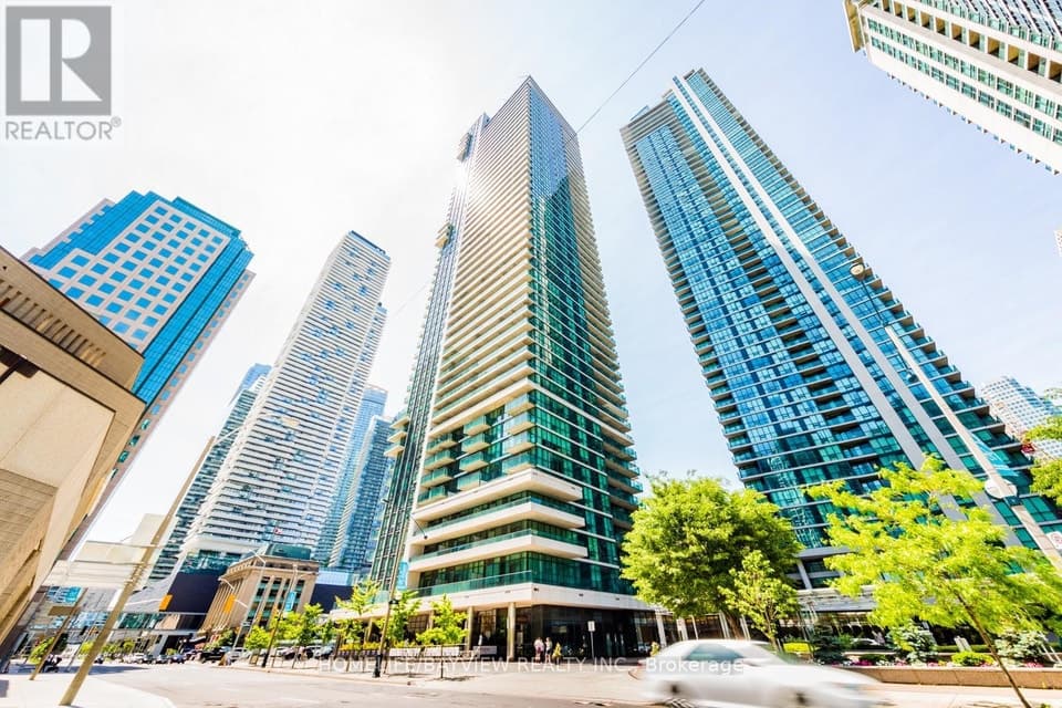 - 33 BAY STREET, Toronto (Waterfront Communities), ON, M5J2Z3