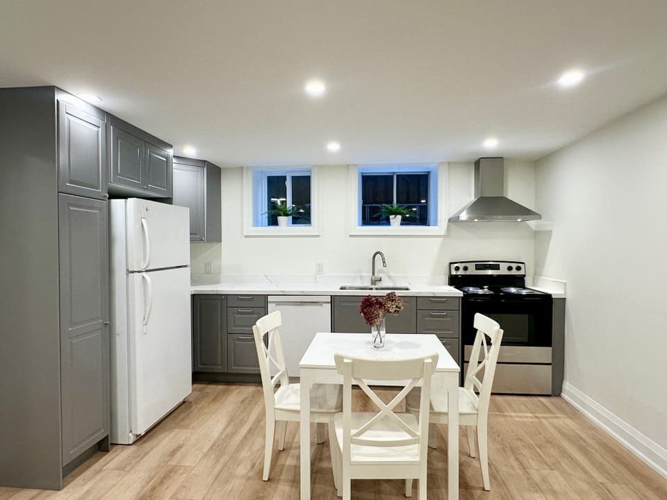 272 High Park Avenue, Toronto, ON M6P 2S7, Canada, Toronto, ON, M6P 2S7