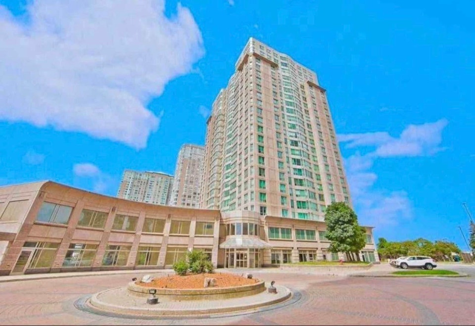 18 Lee Centre Dr, Scarborough, ON M1H 3H5