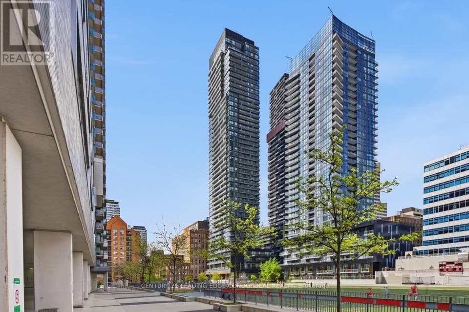 - 39 ROEHAMPTON AVENUE, Toronto (Mount Pleasant West), ON, M4P0B9
