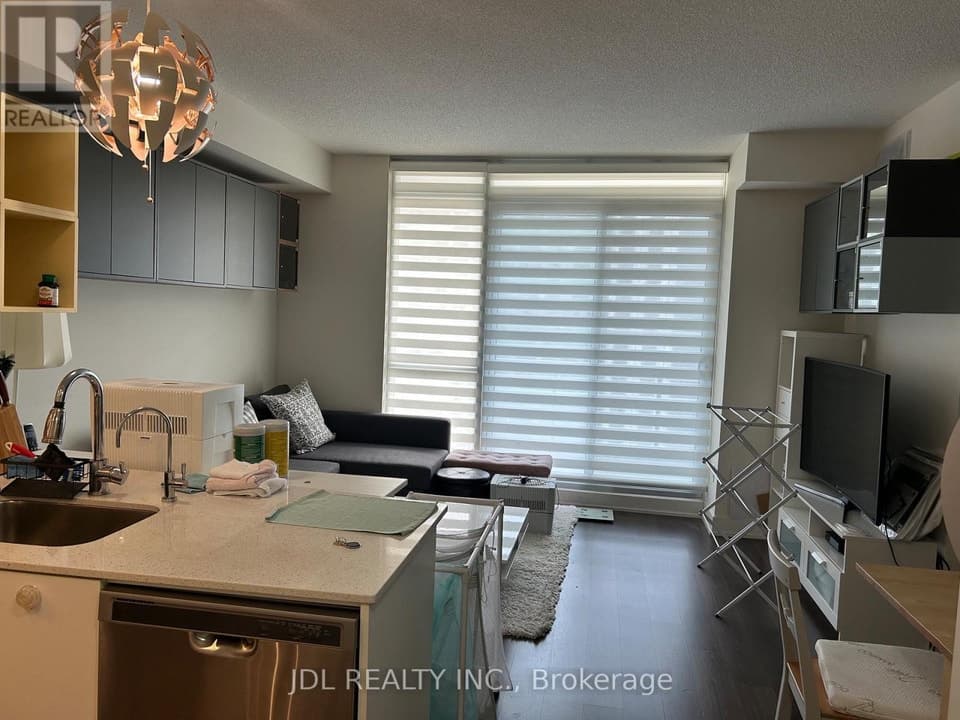 - 30 ROEHAMPTON AVENUE, Toronto (Mount Pleasant West), ON, M4P0B9